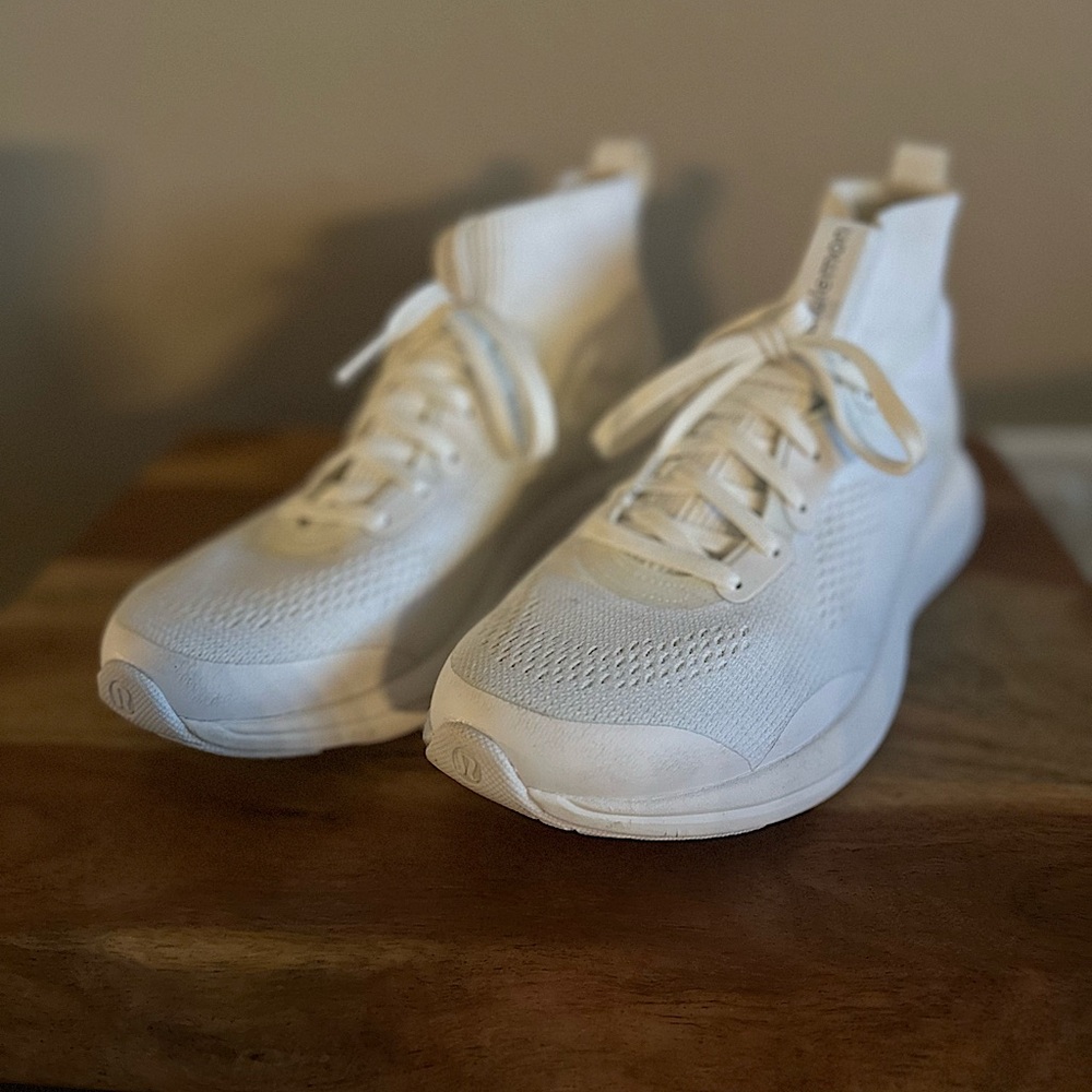 Lululemon Women’s Chargefeel Mid Workout Shoe